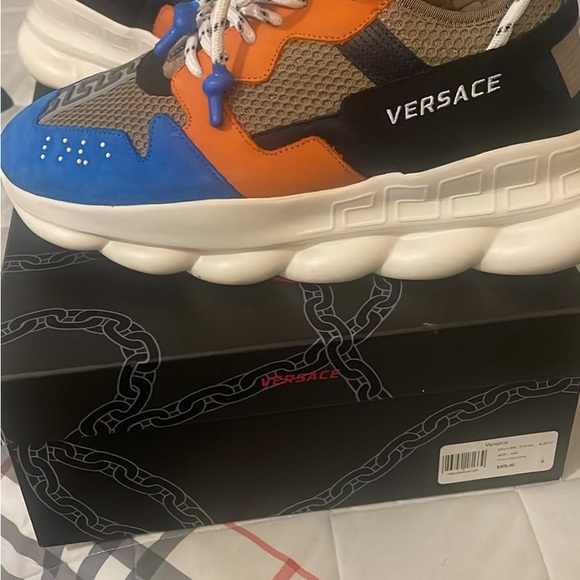 Versace sneaker size 44
Super clean, like new barely worn. - Picture 3 of 4